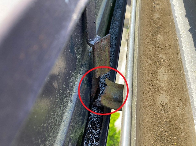 雨どいの止め金具の破損